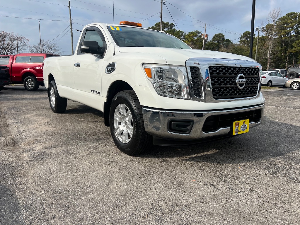 2017 Nissan Titan SV's photo