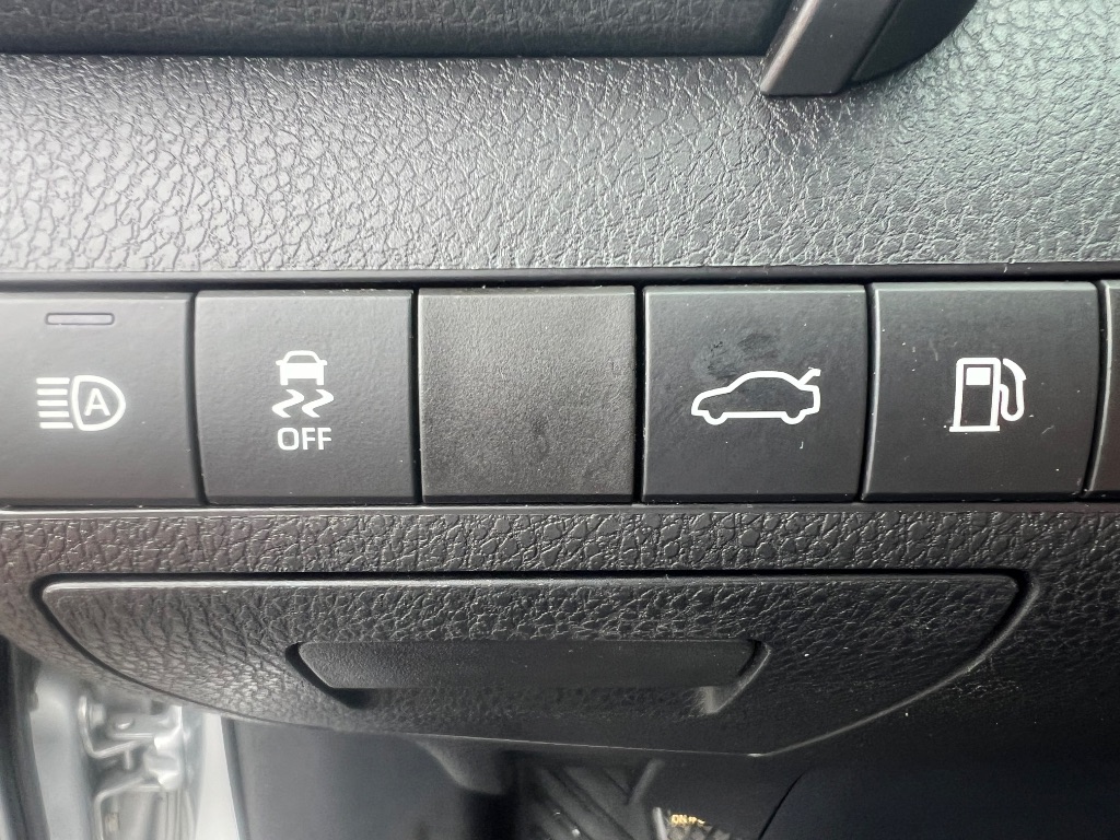 2018 Toyota Camry SE - Photo 23