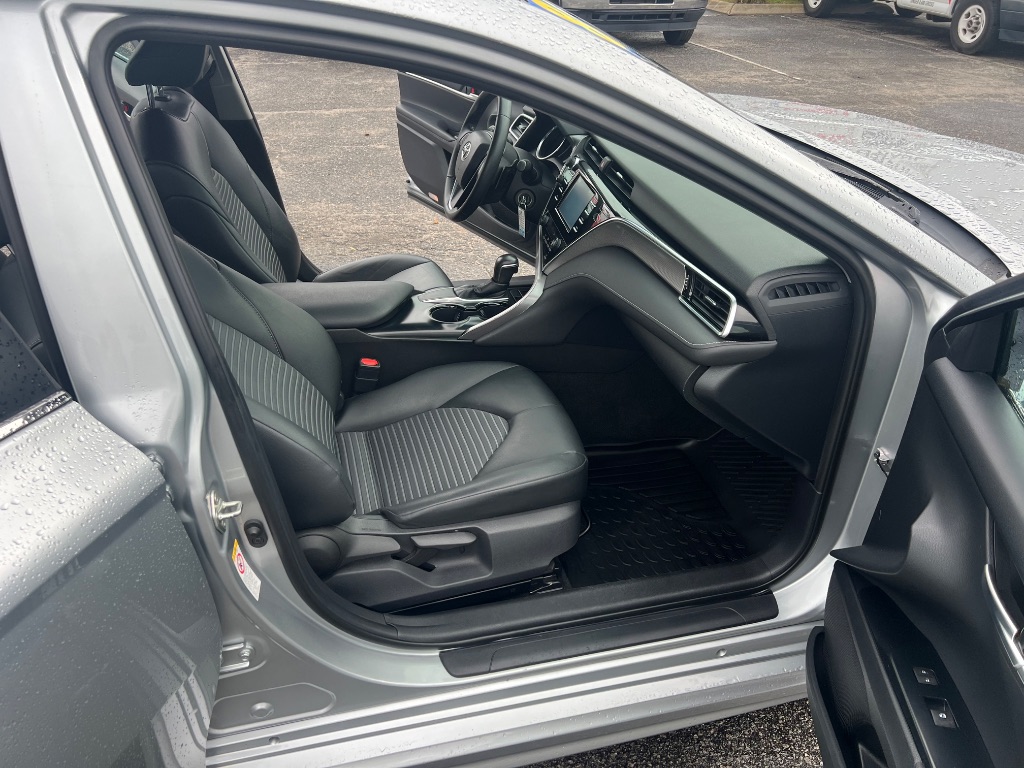 2018 Toyota Camry SE - Photo 9