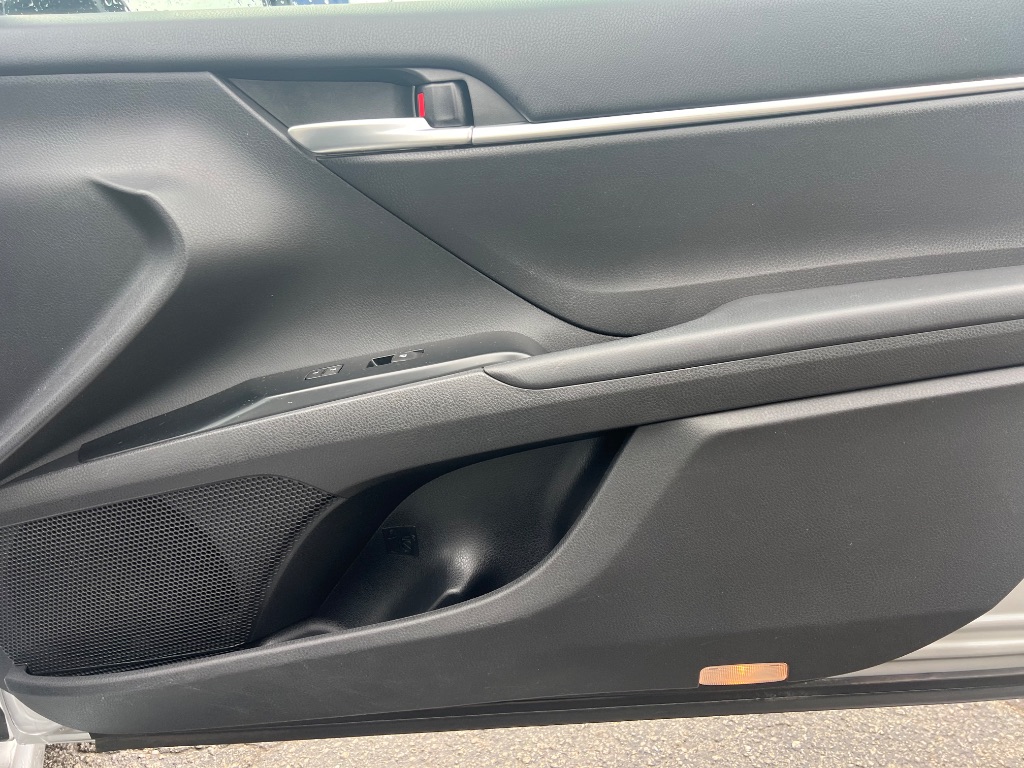2018 Toyota Camry SE - Photo 17