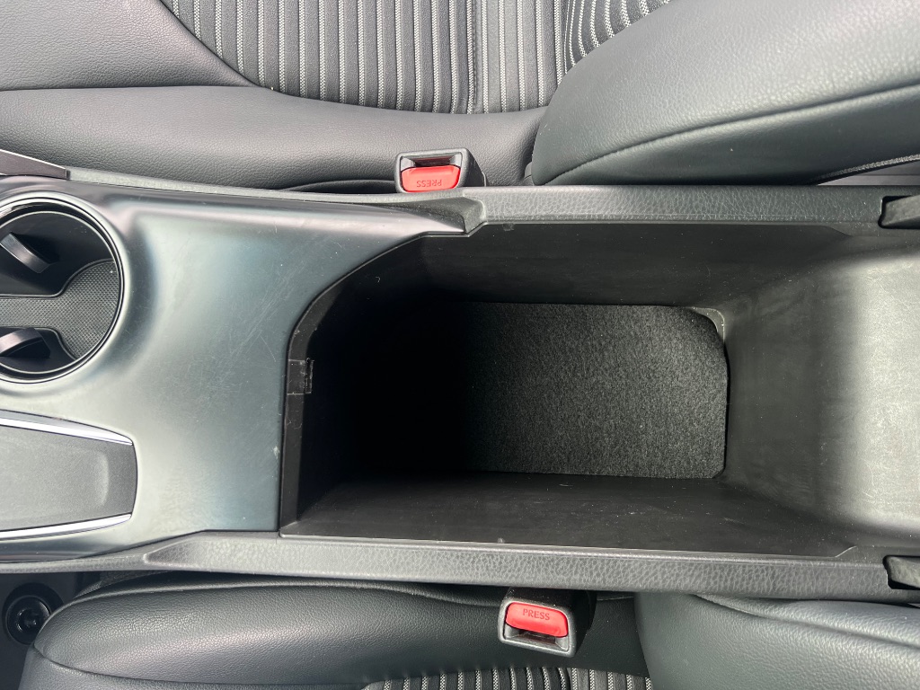 2018 Toyota Camry SE - Photo 36
