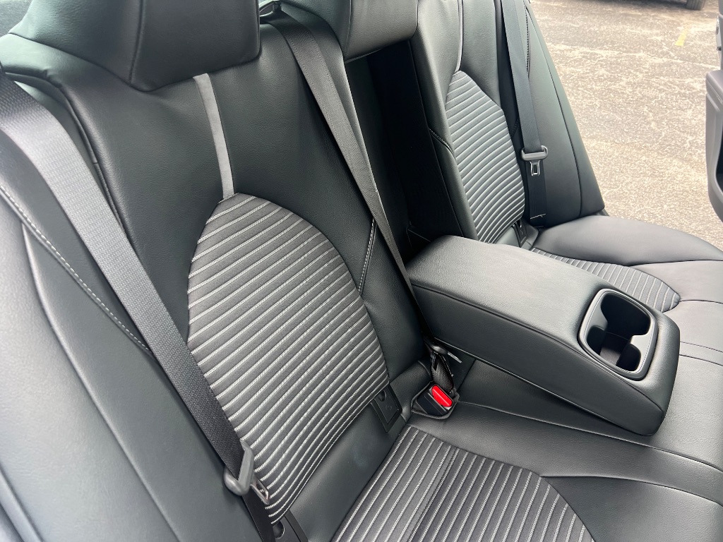 2018 Toyota Camry SE - Photo 20