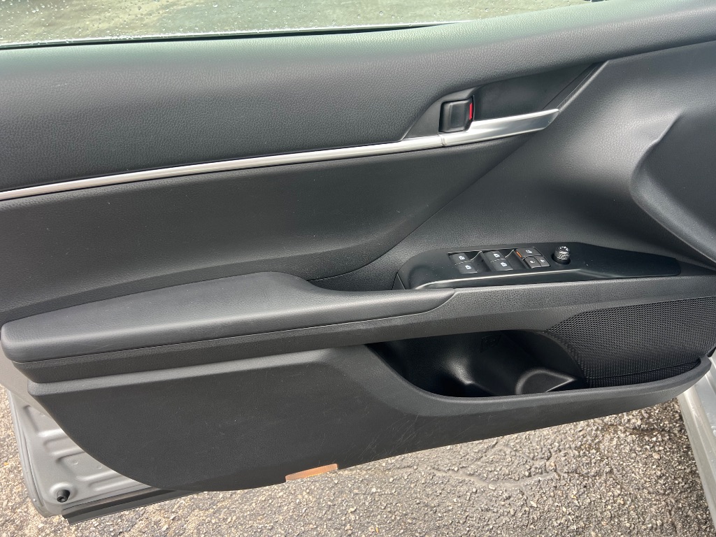 2018 Toyota Camry SE - Photo 16