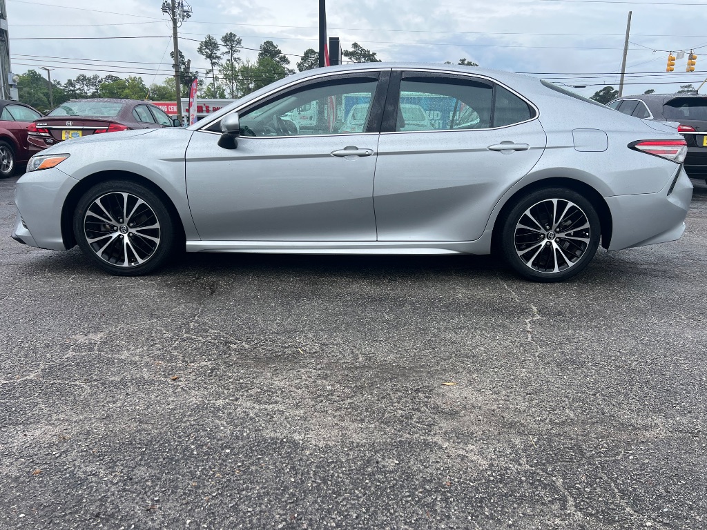 2018 Toyota Camry SE - Photo 6
