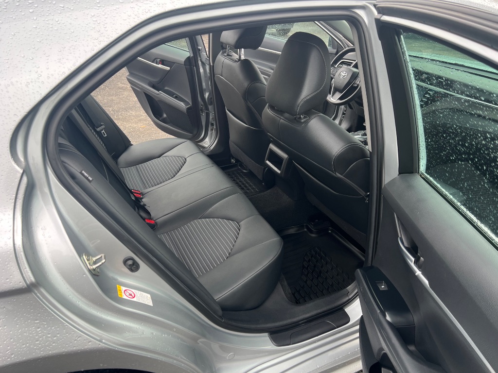 2018 Toyota Camry SE - Photo 10