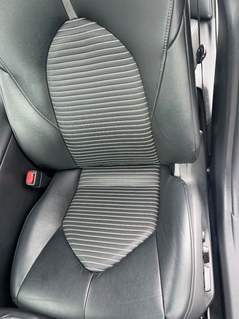 2018 Toyota Camry SE - Photo 18