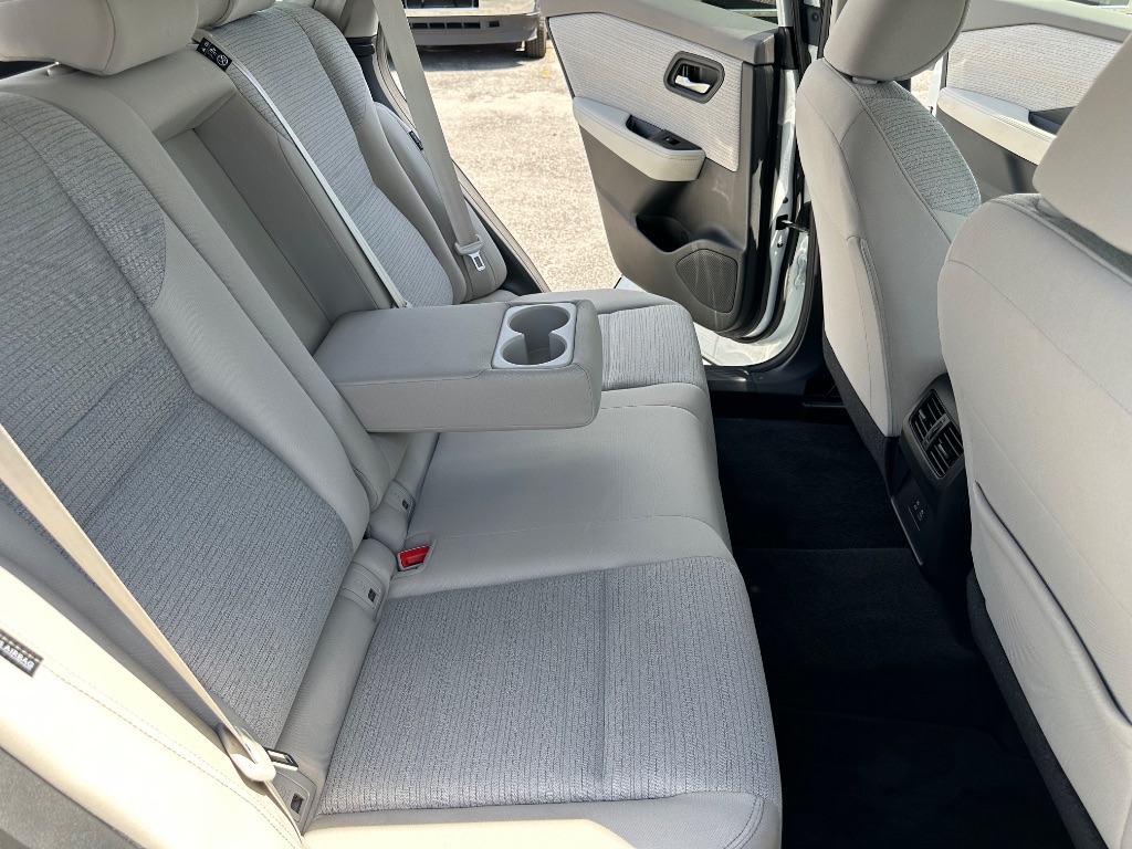 2023 Nissan Rogue SV - Photo 13