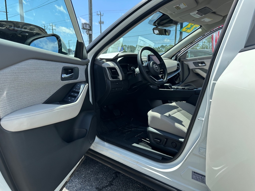 2023 Nissan Rogue SV - Photo 9