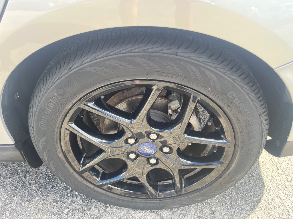 2016 Ford Focus SE - Photo 13