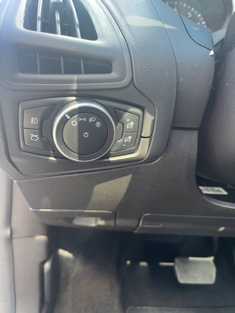 2016 Ford Focus SE - Photo 24