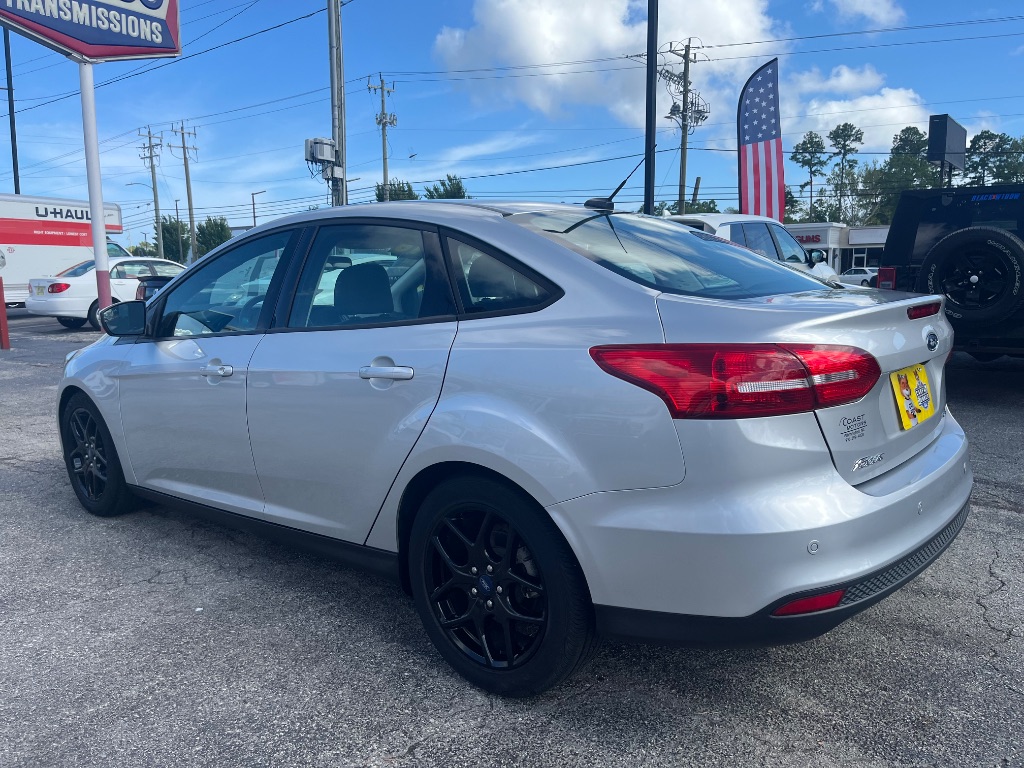 2016 Ford Focus SE - Photo 7