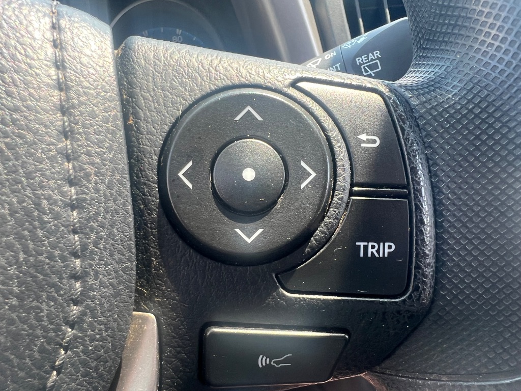 2017 Toyota RAV4 LE - Photo 19