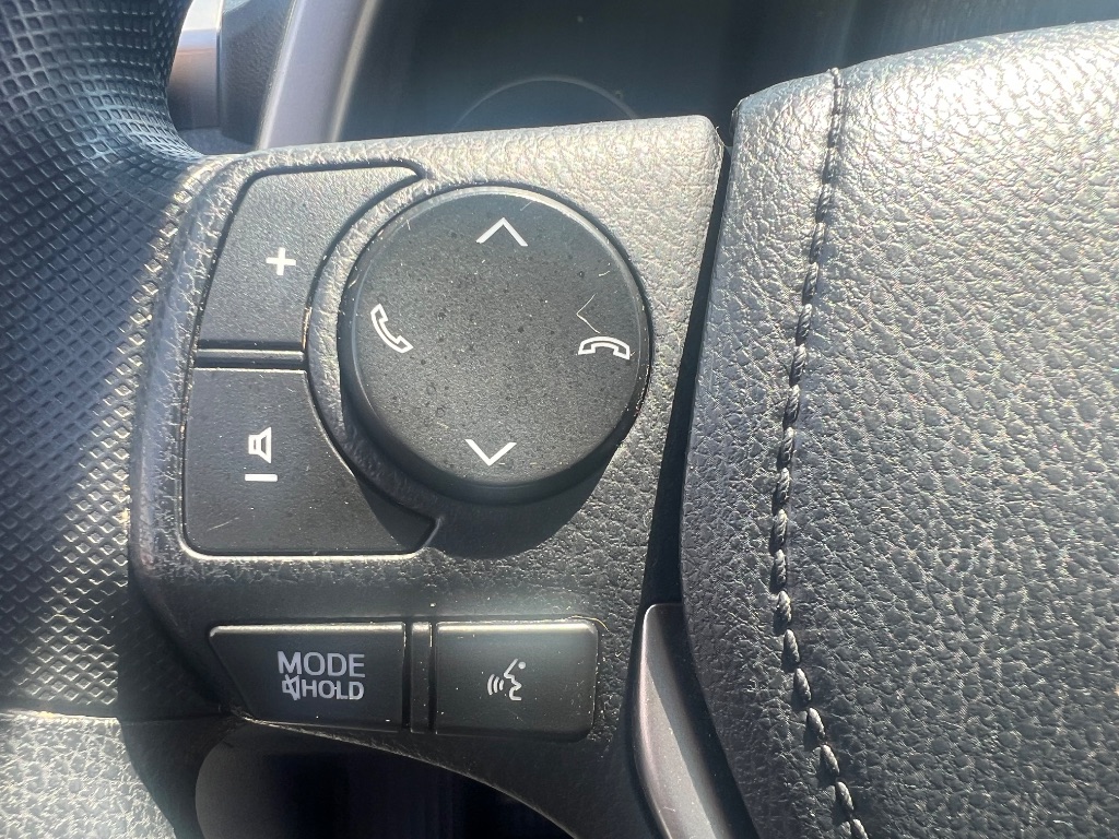 2017 Toyota RAV4 LE - Photo 18