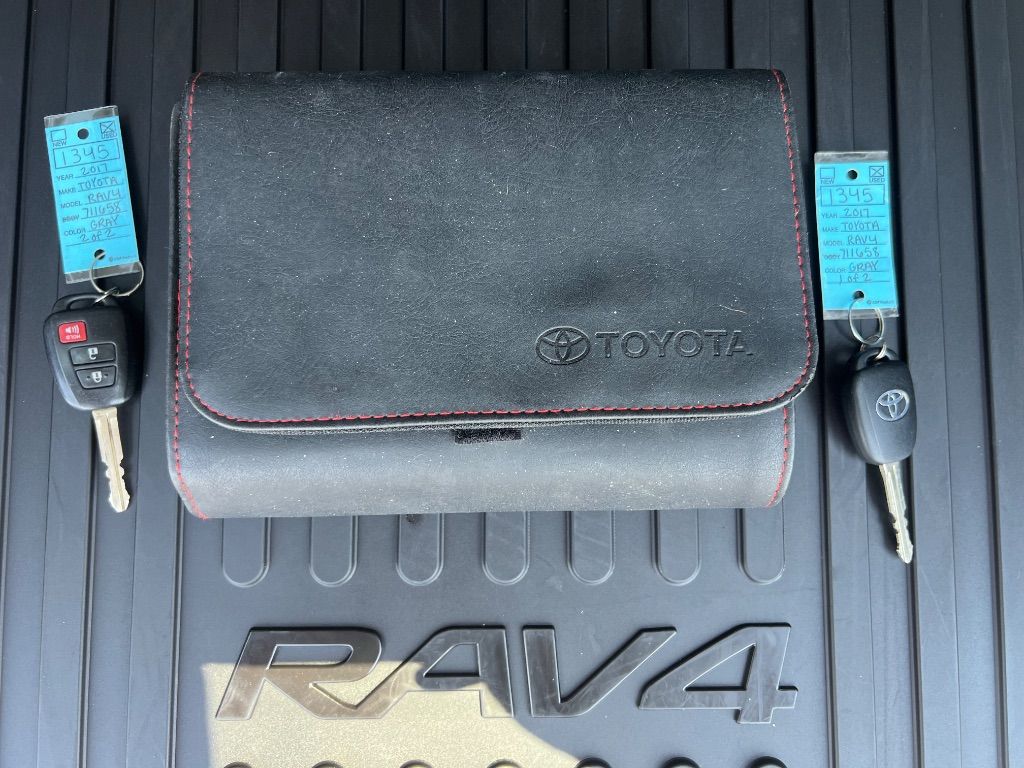 2017 Toyota RAV4 LE - Photo 36