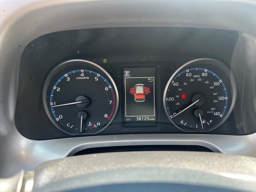 2017 Toyota RAV4 LE - Photo 16