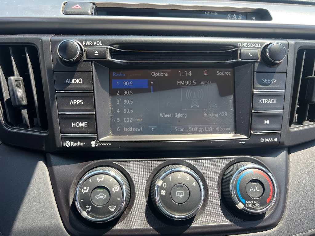 2017 Toyota RAV4 LE - Photo 20