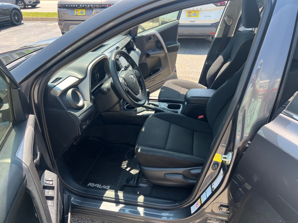 2017 Toyota RAV4 LE - Photo 13