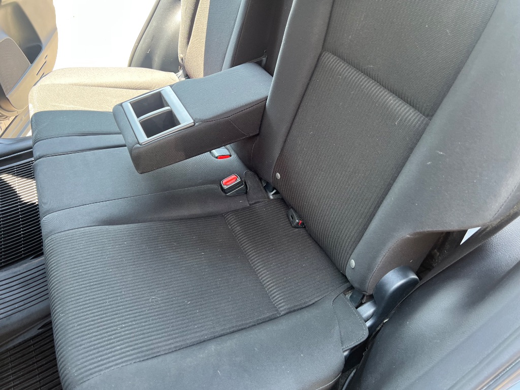 2017 Toyota RAV4 LE - Photo 26
