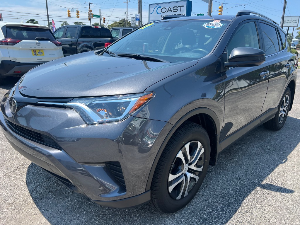 2017 Toyota RAV4 LE - Photo 7