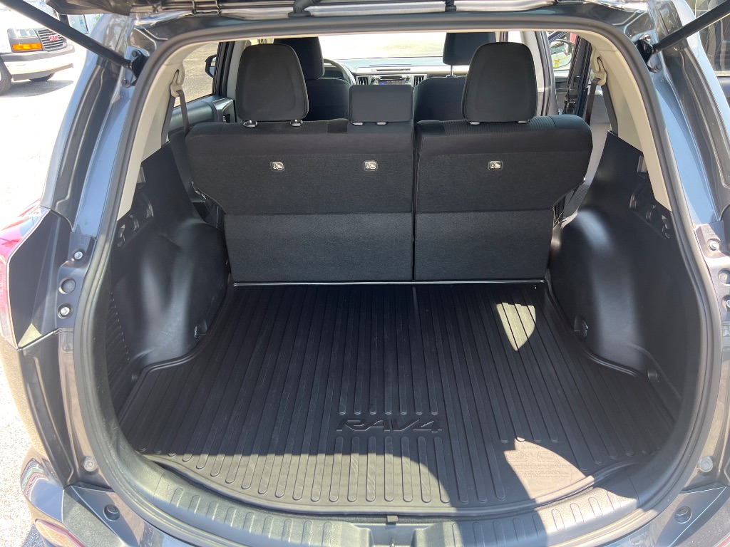 2017 Toyota RAV4 LE - Photo 11