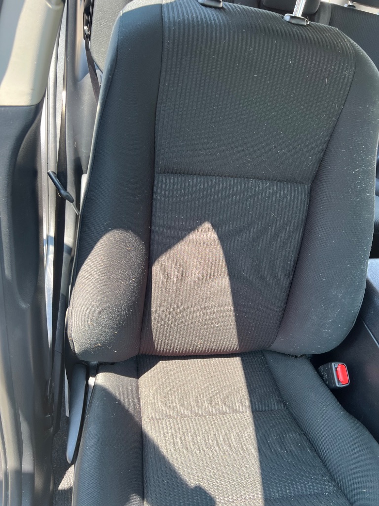 2017 Toyota RAV4 LE - Photo 28