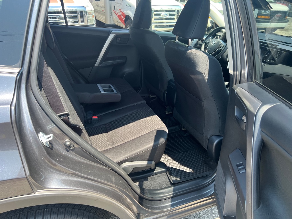 2017 Toyota RAV4 LE - Photo 10