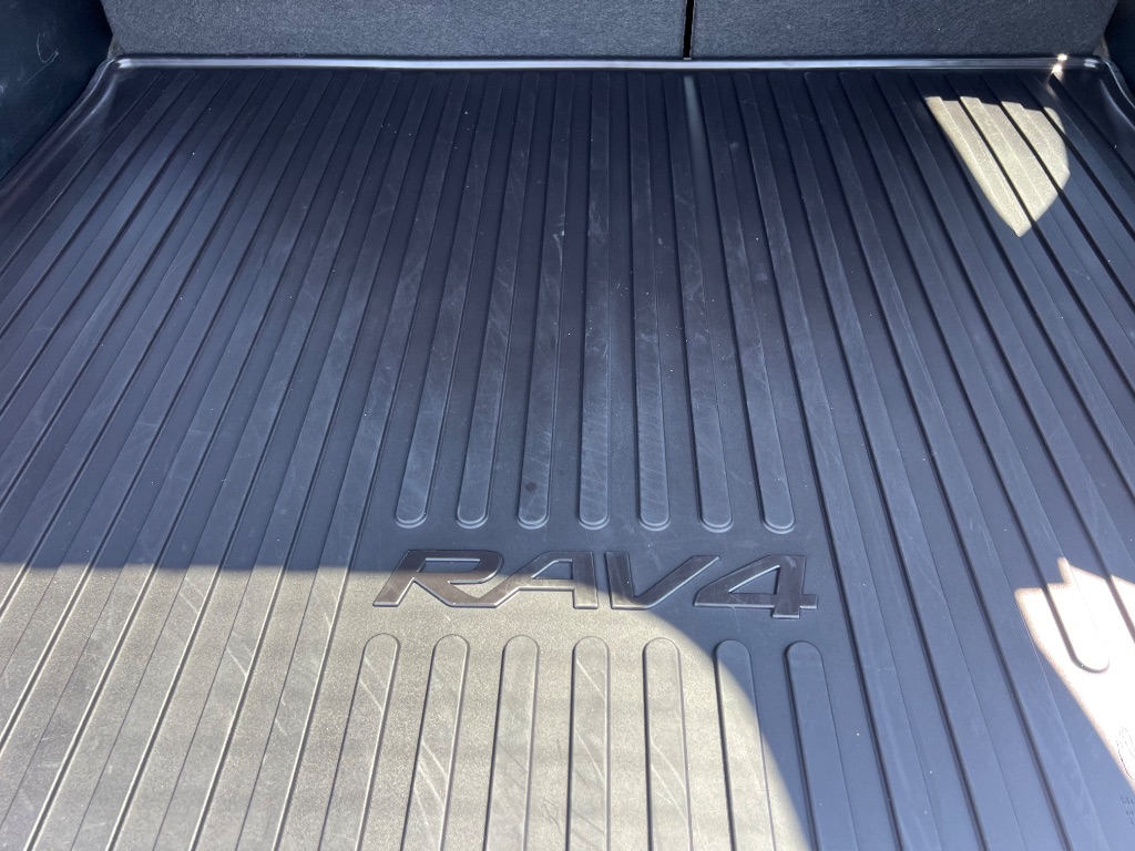 2017 Toyota RAV4 LE - Photo 35