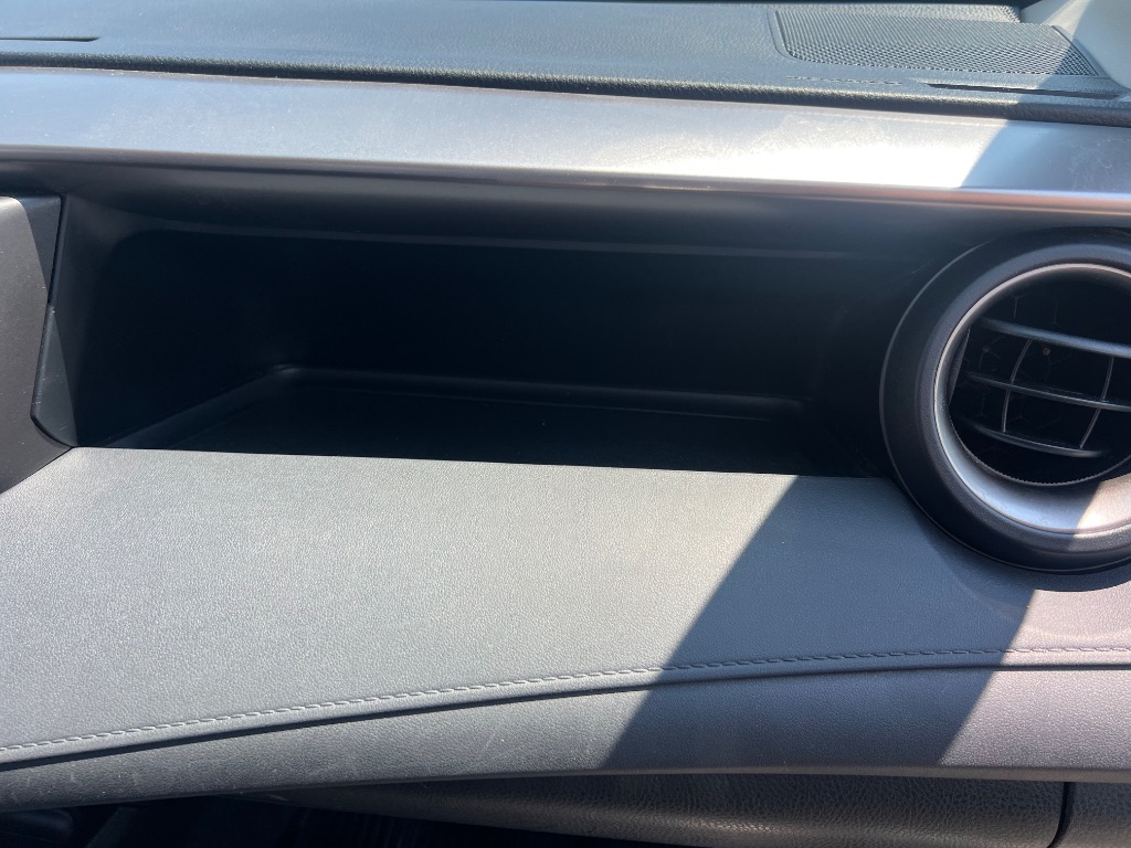 2017 Toyota RAV4 LE - Photo 29