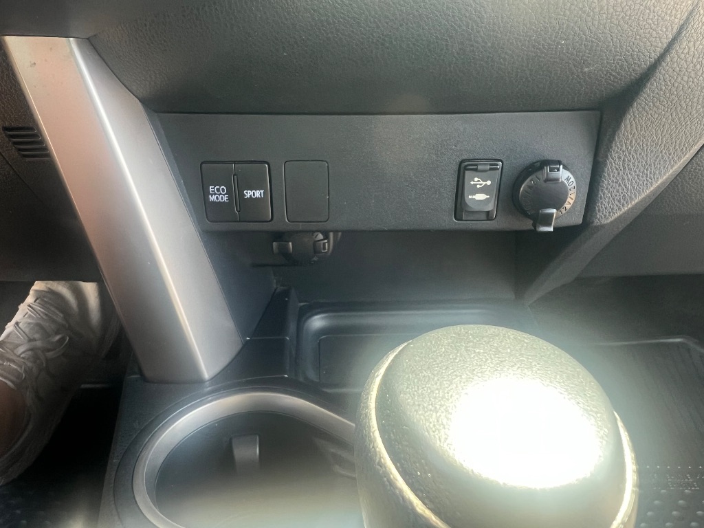 2017 Toyota RAV4 LE - Photo 22